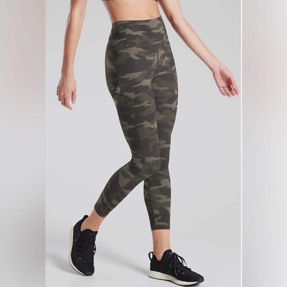 Athleta Ultimate Camo 7/8 Tight Size 1X